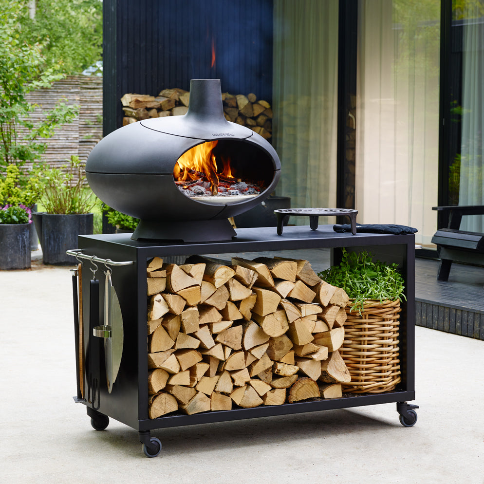 Morso Forno Garden ensemble. Le four à pizza Forno avec une table de 120cm sur roulettes et 3 accessoires